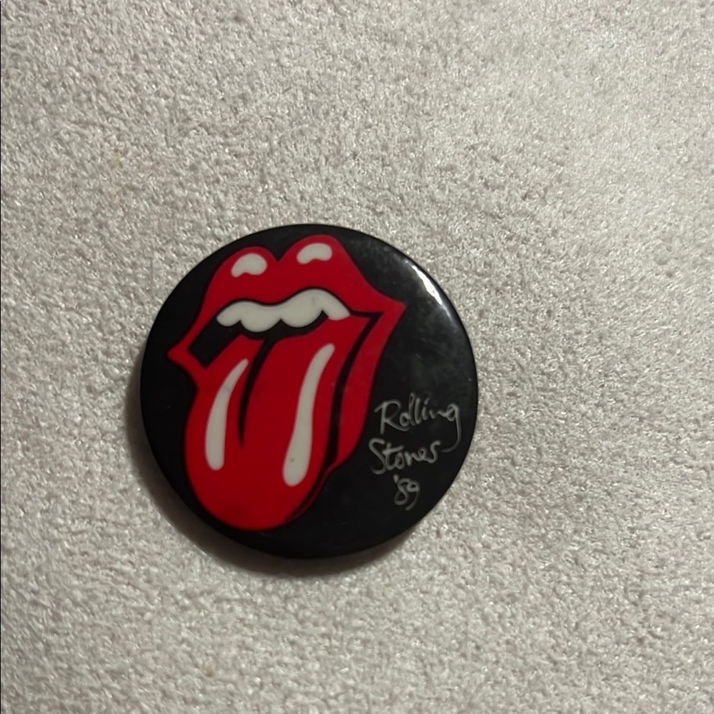 Rolling Stones Logo Pin. WA503 - Picture 3 of 3